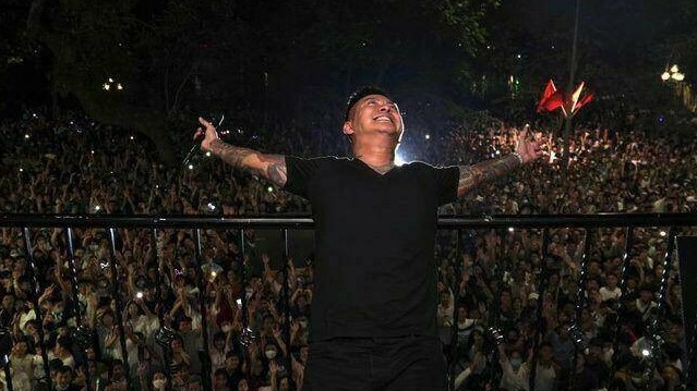 Ca sỹ Tuấn Hưng bị xử phạt 12,5 triệu đồng do tổ chức liveshow ở ban công