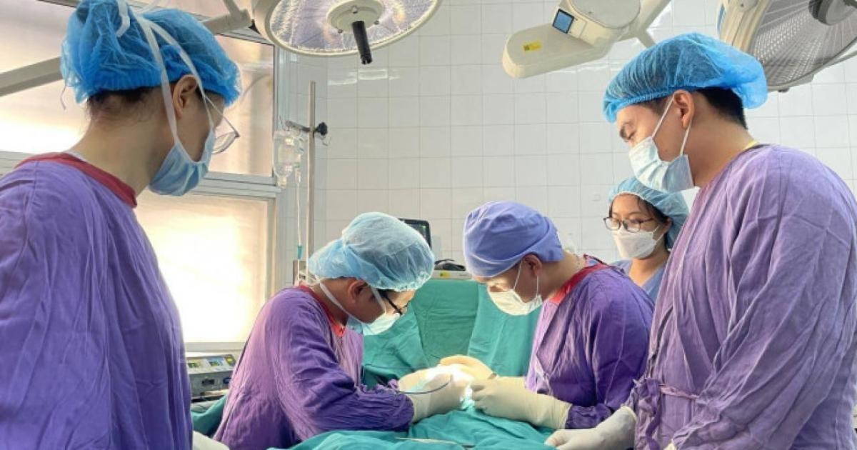 Bé trai 6 tuổi suýt phải cắt cụt dương vật do sùi mào gà thể nặng