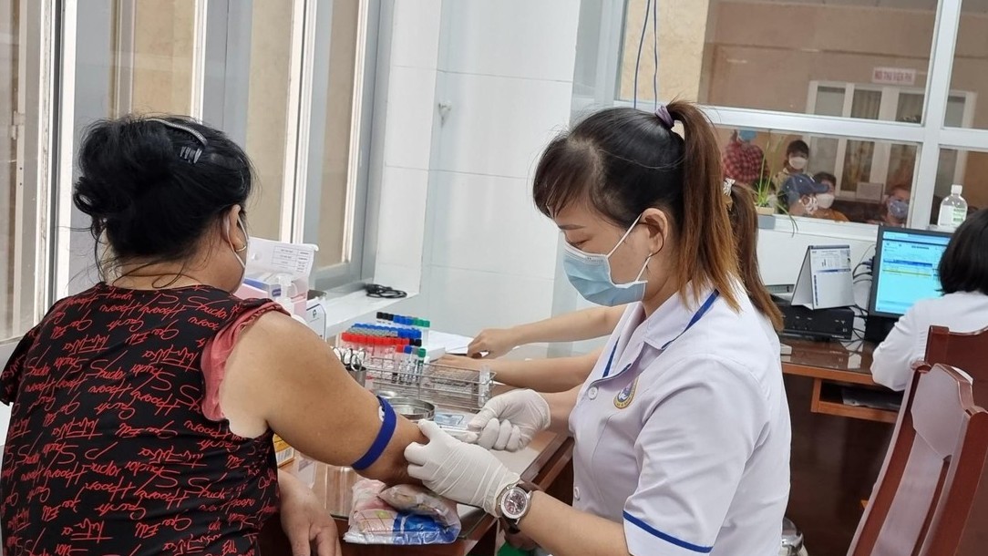 Vẫn còn khoảng trống trong điều trị viêm gan C cho người nhiễm HIV