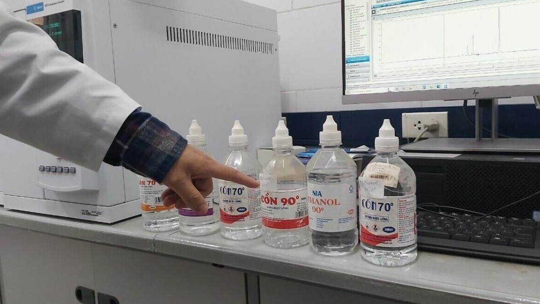 108 công nhân ở Bắc Ninh nhiễm độc: Chuyên gia cảnh báo về cồn methanol