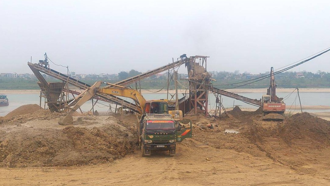 Vĩnh Phúc: Xây cầu cảng chặn sông Lô, phục vụ múc cát sỏi trái phép