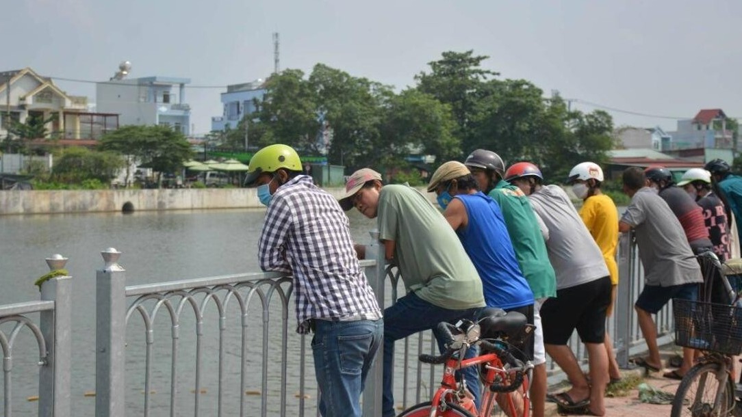 Bạn bè thách đố bơi qua sông khi đang nhậu, nam thanh niên tử vong