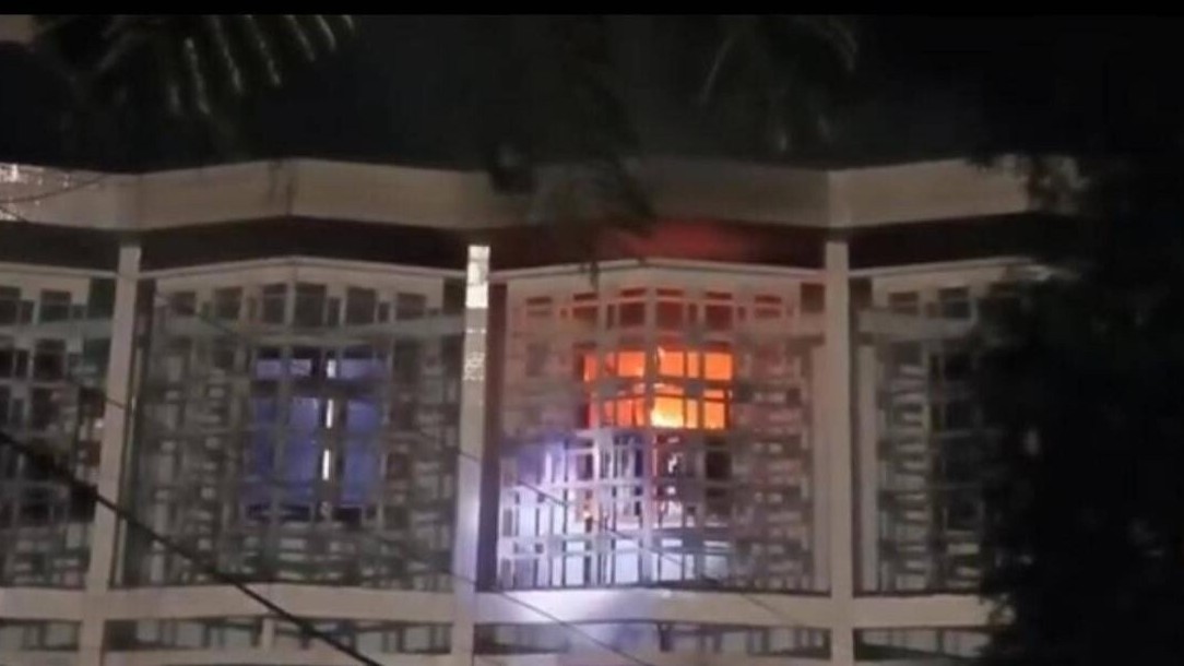 Cháy lớn tại trụ sở một phòng giáo dục ở Quảng Ngãi