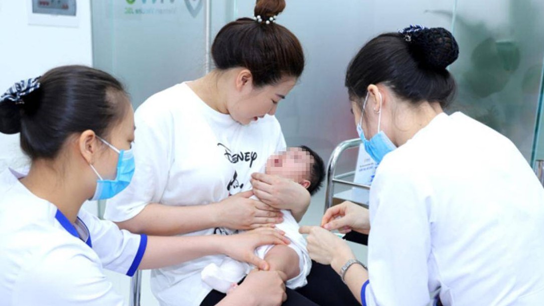 Cảnh báo nguy cơ bùng dịch do trẻ “nợ” vaccine