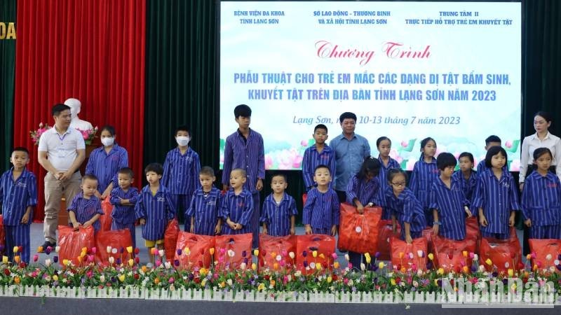 Lạng Sơn: Phẫu thuật miễn phí cho trẻ em khuyết tật