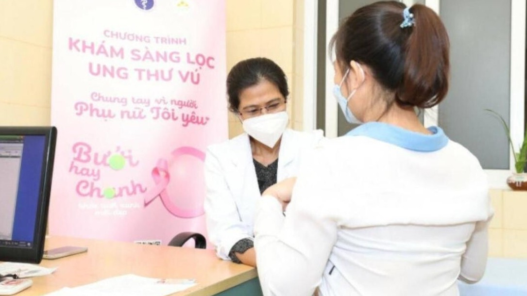 Đau cổ, cột sống kéo dài, bất ngờ nguyên nhân từ ung thư vú di căn