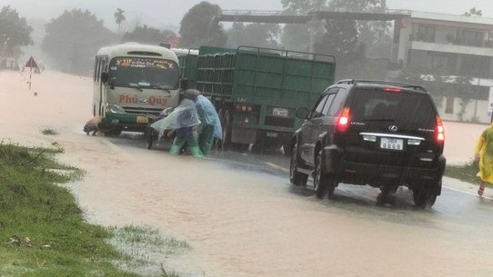 23.000 học sinh miền núi Hà Tĩnh nghỉ học vì mưa lớn, 1 em bị thương do tường sập
