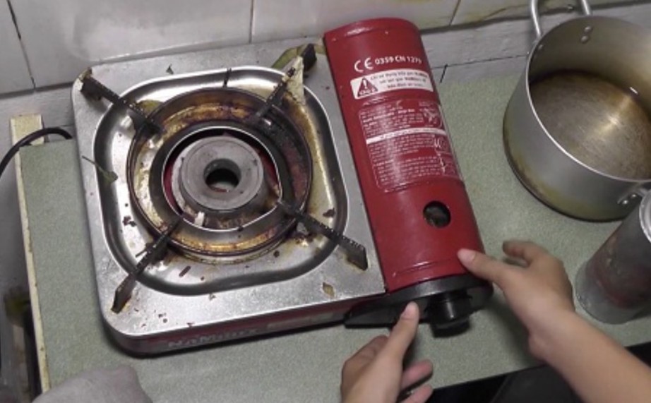 Nổ bình gas mini khi ăn lẩu, nam sinh nát bàn tay