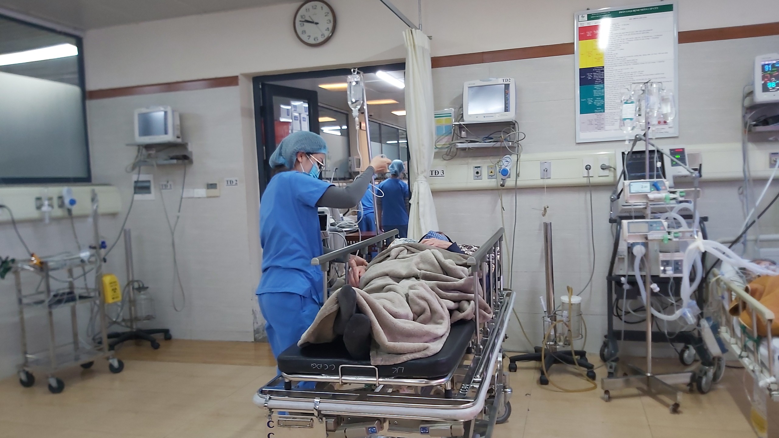 Nhiều người già nhanh chóng trở nặng dù triệu chứng bệnh mờ nhạt