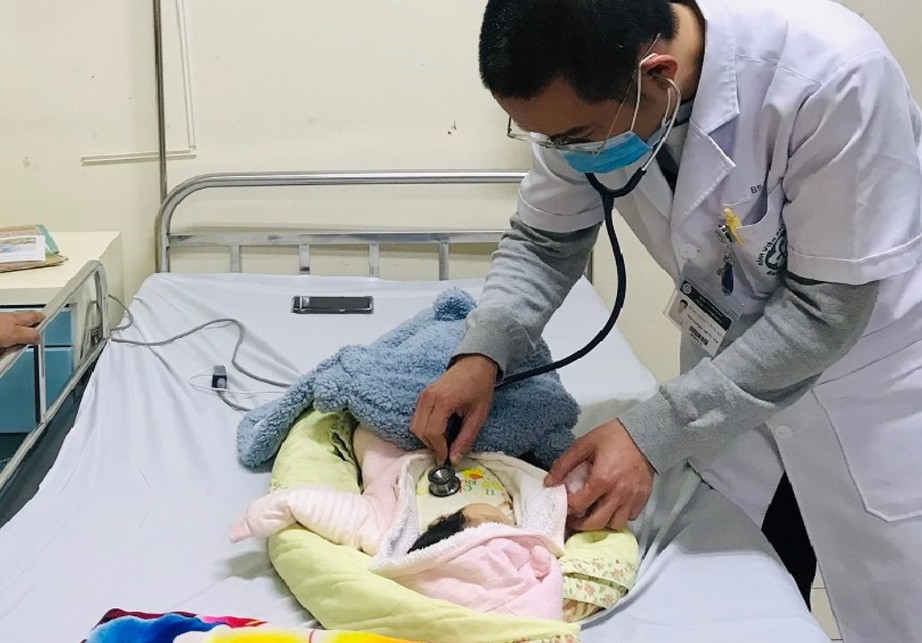 Mổ gấp để cứu sống trẻ sơ sinh dị tật bẩm sinh phức tạp