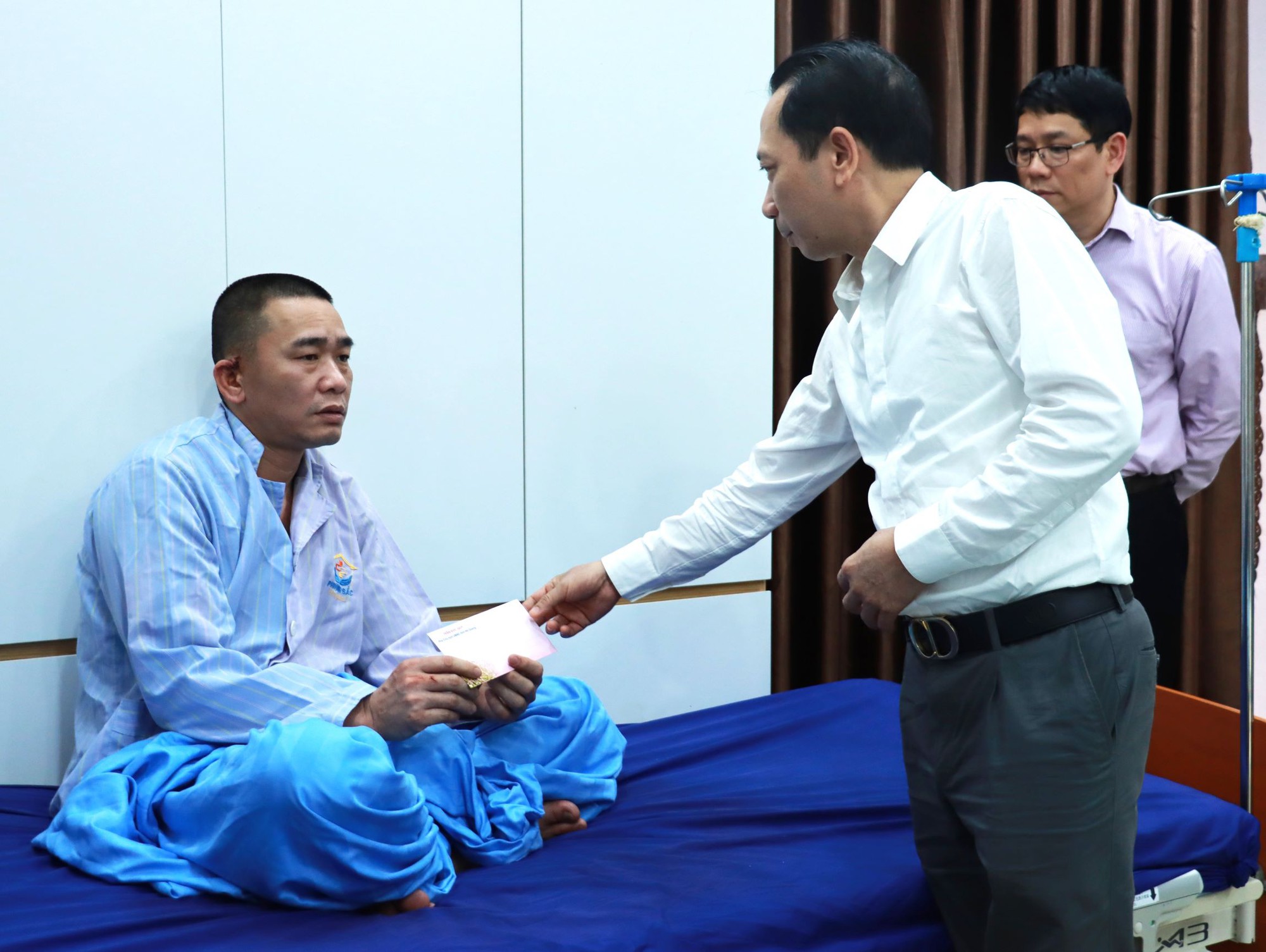 Lãnh đạo tỉnh Hà Giang thăm hỏi nạn nhân vụ tai nạn tại Tuyên Quang