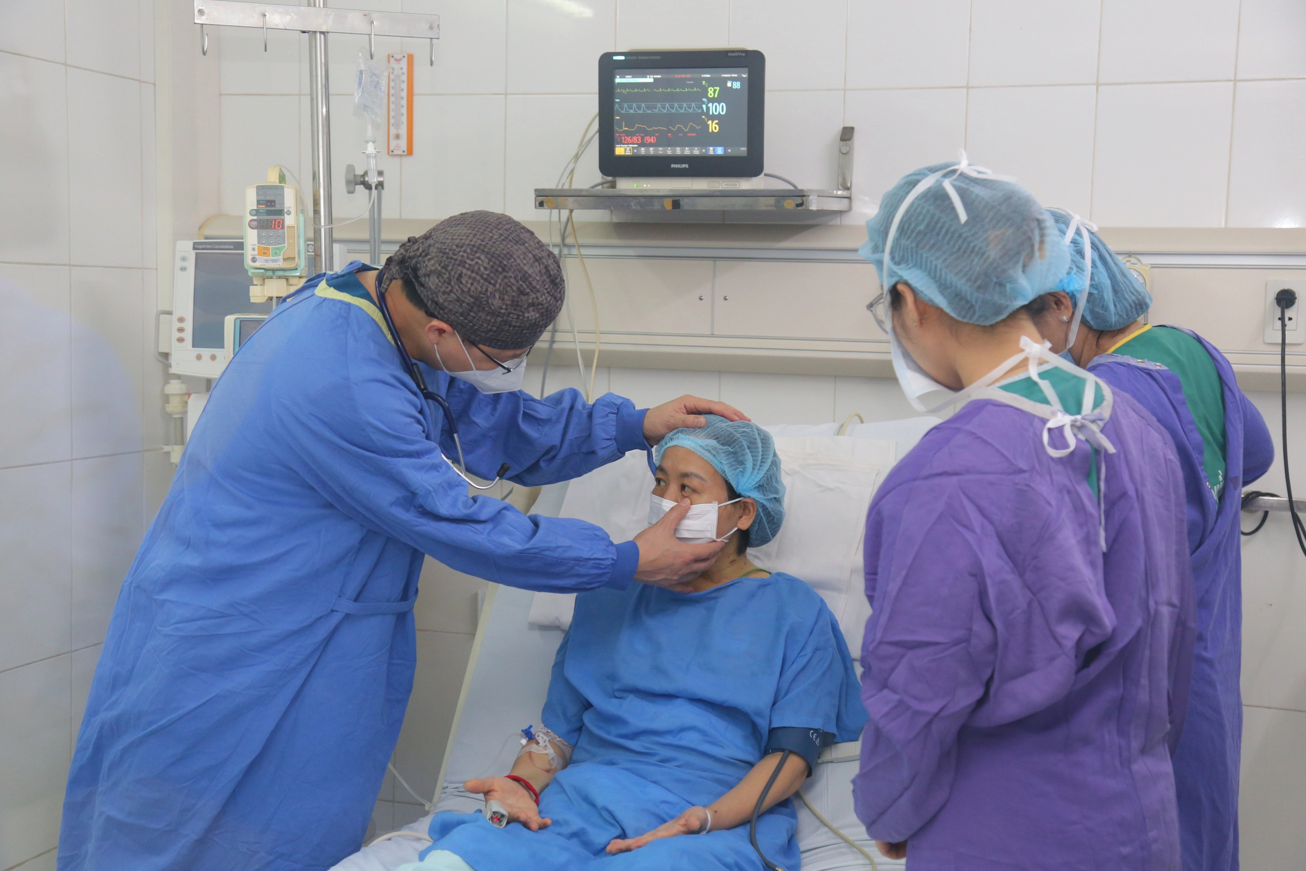 Lần đầu tiên ghép gan thành công cho bệnh nhân hôn mê gan cấp