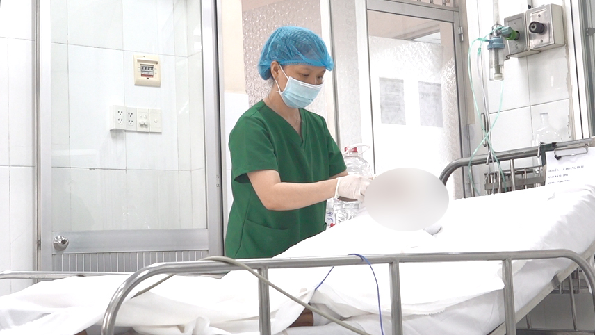 TP.HCM: 4 công nhân sửa cáp ngầm bị bỏng điện nặng, trong đó 1 ca bỏng 80% vùng đầu