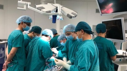 Tự dùng thuốc, 1 phụ nữ nguy kịch với khối ung thư buồng trứng "khủng"
