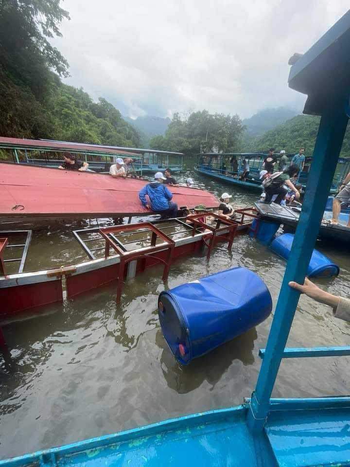 Lật cầu phao ở Bắc Kạn: 20 người rơi xuống hồ Ba Bể được hỗ trợ tài sản