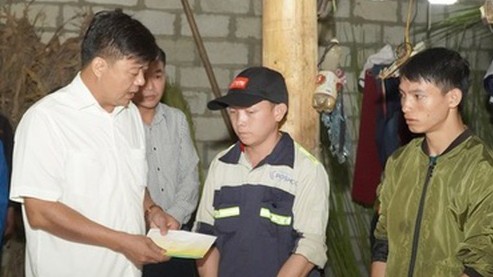 Hà Giang: Đang nấu cơm, người phụ nữ bị sét đánh tử vong