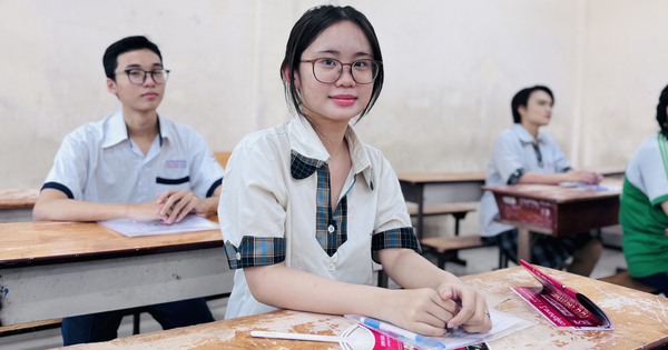 TP.HCM: Thí sinh rạng rỡ, tự tin bước vào môn thi tốt nghiệp THPT đầu tiên