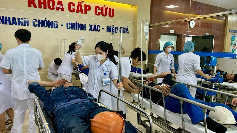 Bộ Y tế yêu cầu đình chỉ bếp ăn Nhà máy Đóng tàu Sông Cấm khiến 127 người ngộ độc