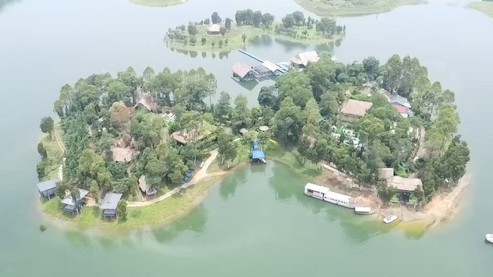Cận cảnh điểm du lịch "nhiều không" trên hồ Thác Bà