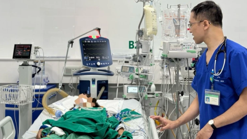 Bé gái sốc phản vệ do bị ong đốt