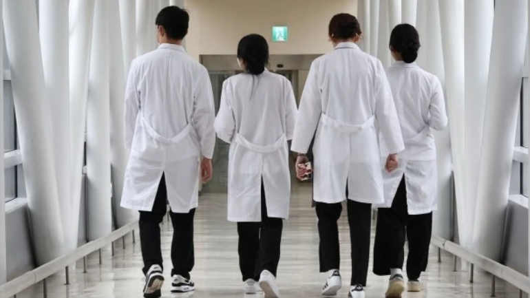 Khủng hoảng y tế chưa có lối thoát