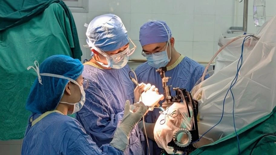 Chấm dứt 7 năm run rẩy cho bệnh nhân parkinson