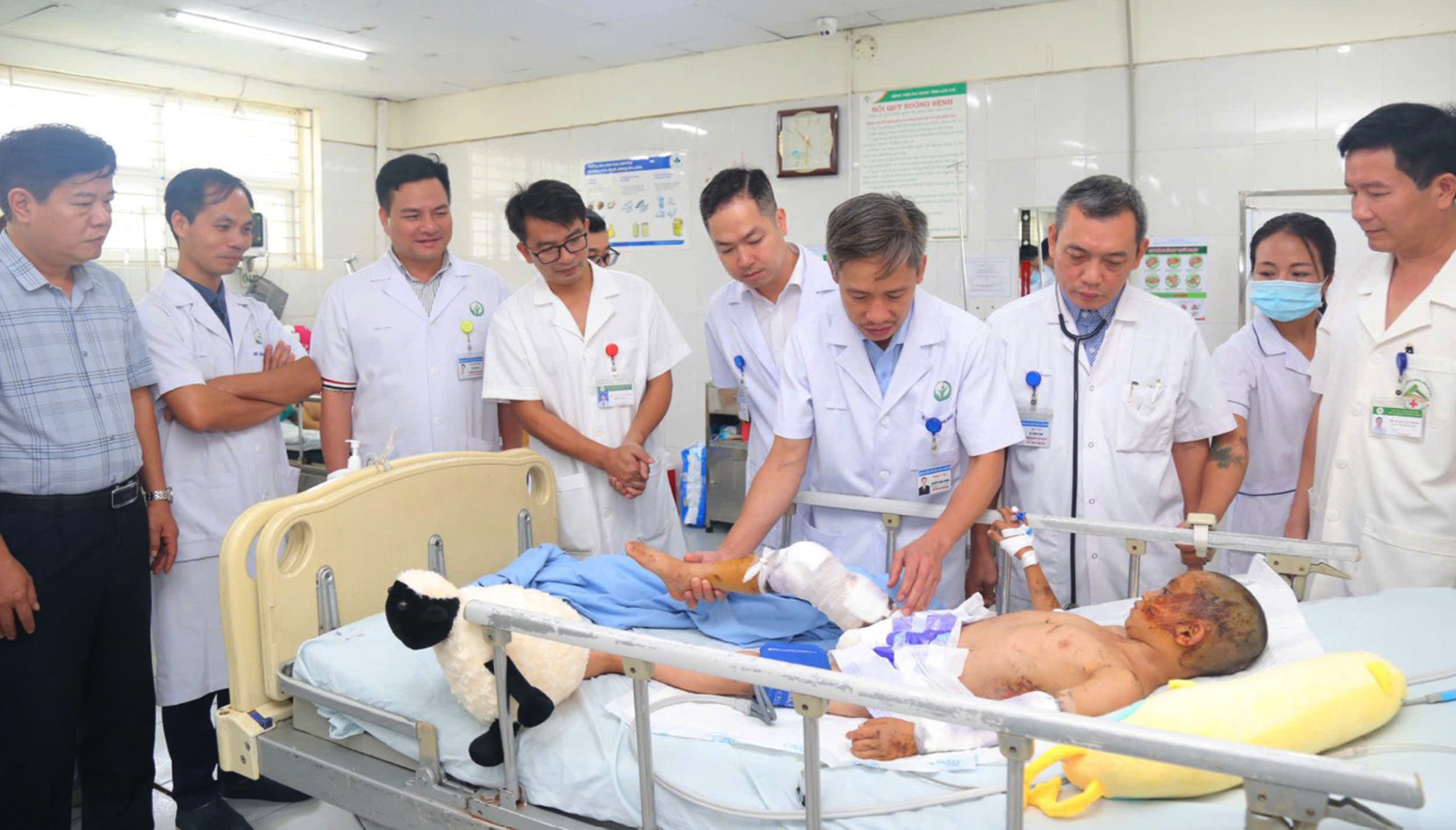 Gấp rút phòng dịch bệnh sau bão lũ