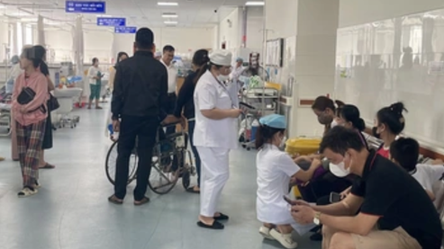 Một cụ ông 71 tuổi tử vong nghi ngộ độc sau khi ăn bánh mì