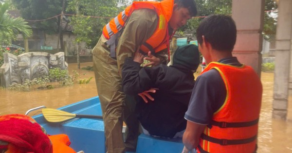 Còn 54.000 nhà bị ngập, chưa "hồi sức" sau mưa lũ, Huế lại gồng mình chống bão Kalmaegi