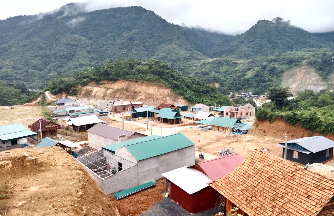 Nghệ An: Người dân vùng lũ quét ngóng điện ở khu tái định cư mới