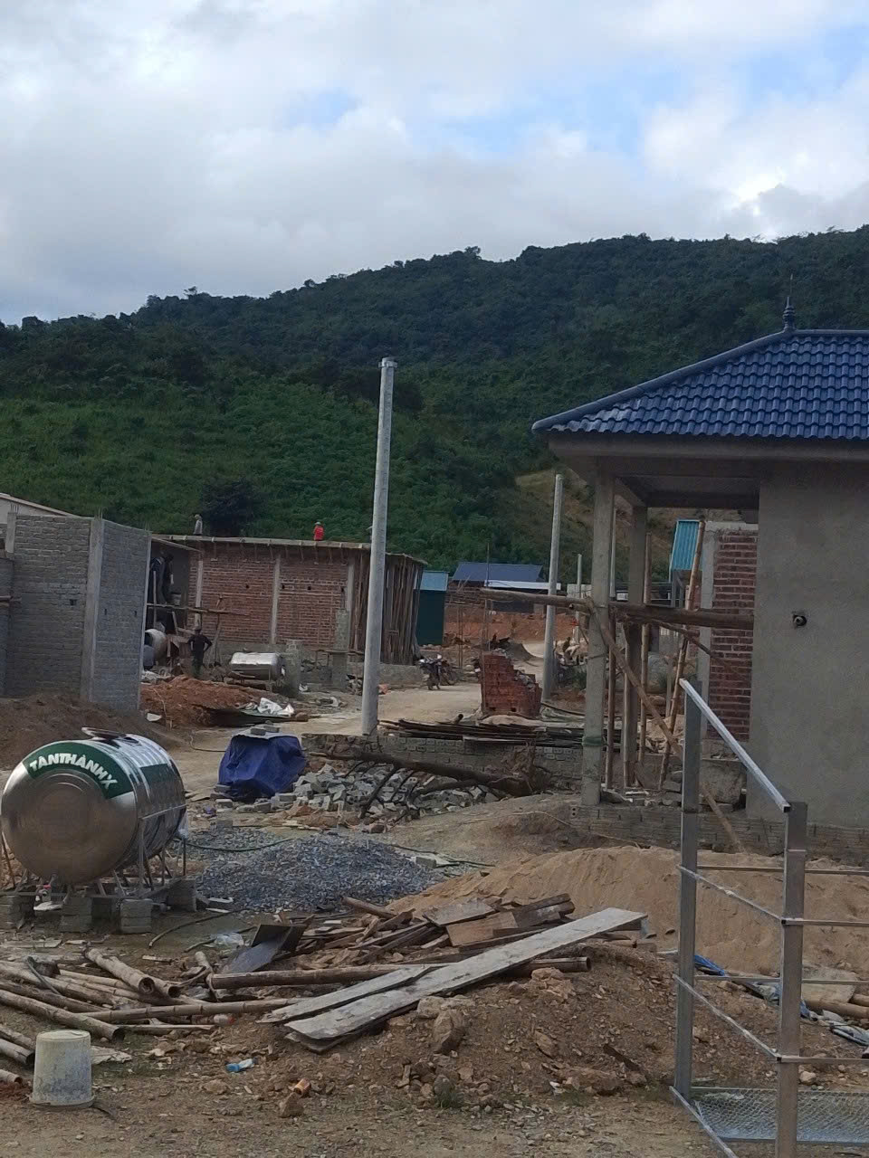 Nghệ An: Người dân vùng lũ quét ngóng điện ở khu tái định cư mới