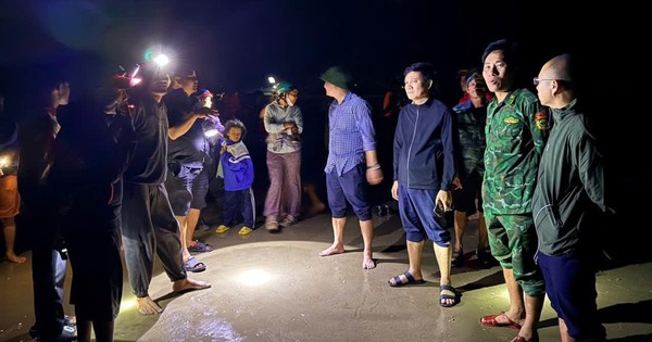 Người đàn ông mất tích sau khi thuyền bị sóng đánh chìm ở biển Hà Tĩnh