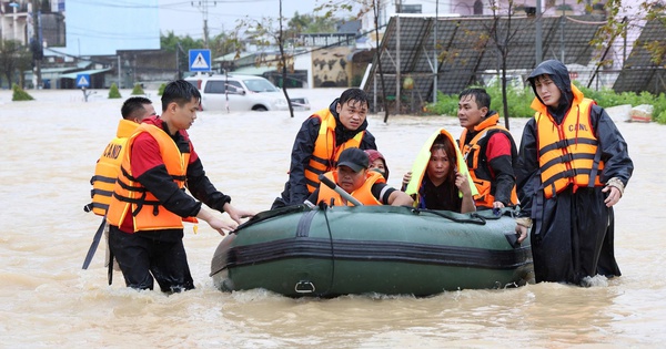 Ấm lòng tình quân dân sẻ chia với người dân Gia Lai giữa mùa lũ dữ