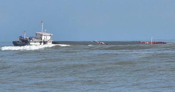 Tàu hàng vận chuyển clinke gặp nạn tại Cửa Việt, 9 thuyền viên đều an toàn